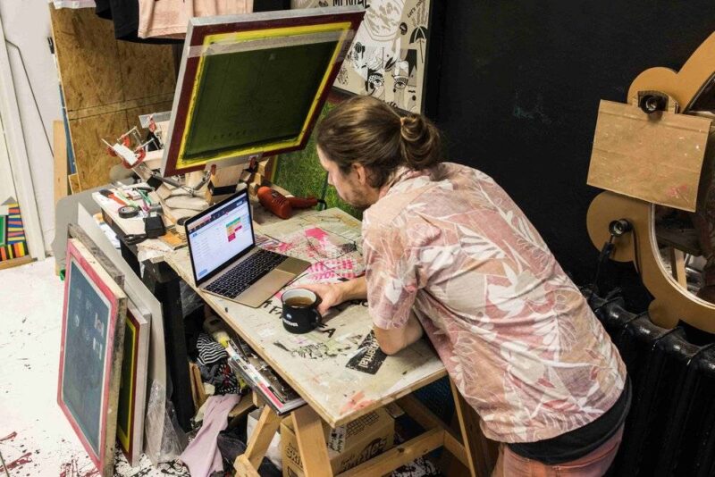 Shopify vs. Etsy: Which is the best for manufacturers?